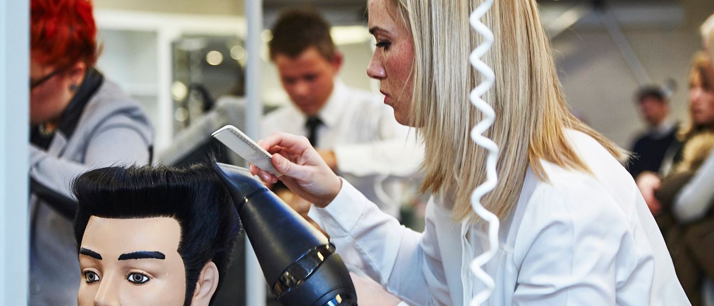 Klipning i frisørsalon